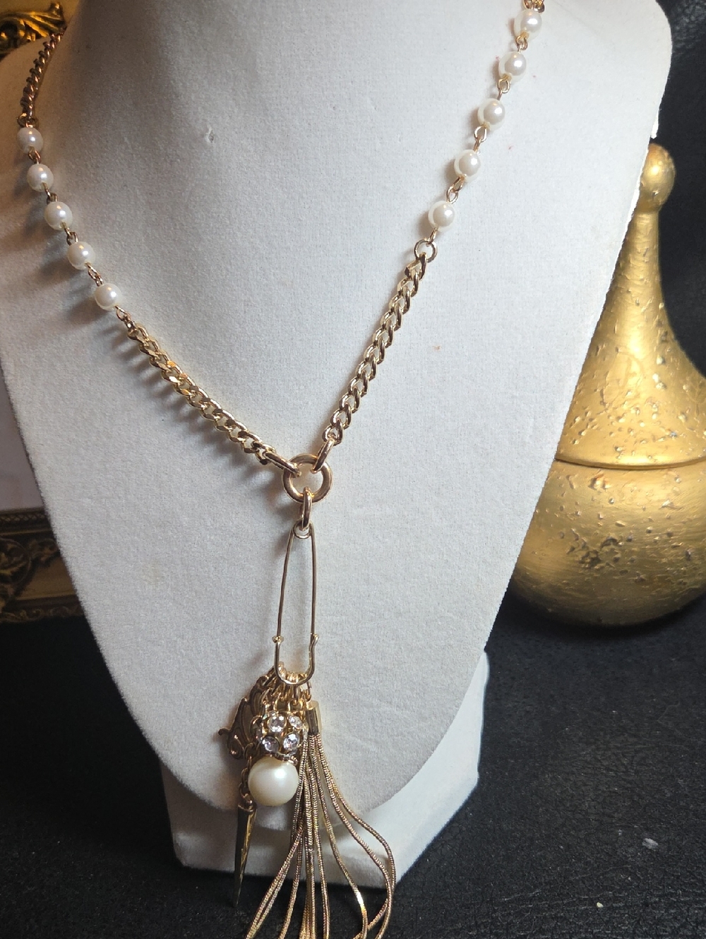 Vintage Guess Gold-tone Pearl and Chain Pendant Necklace Multi Charm 21"